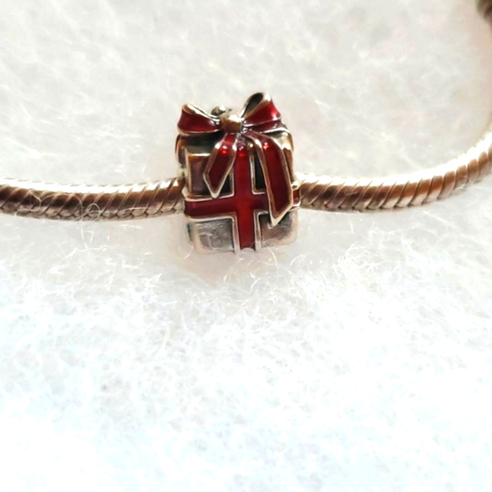 Pandora Christmas bracelet with rare present charm